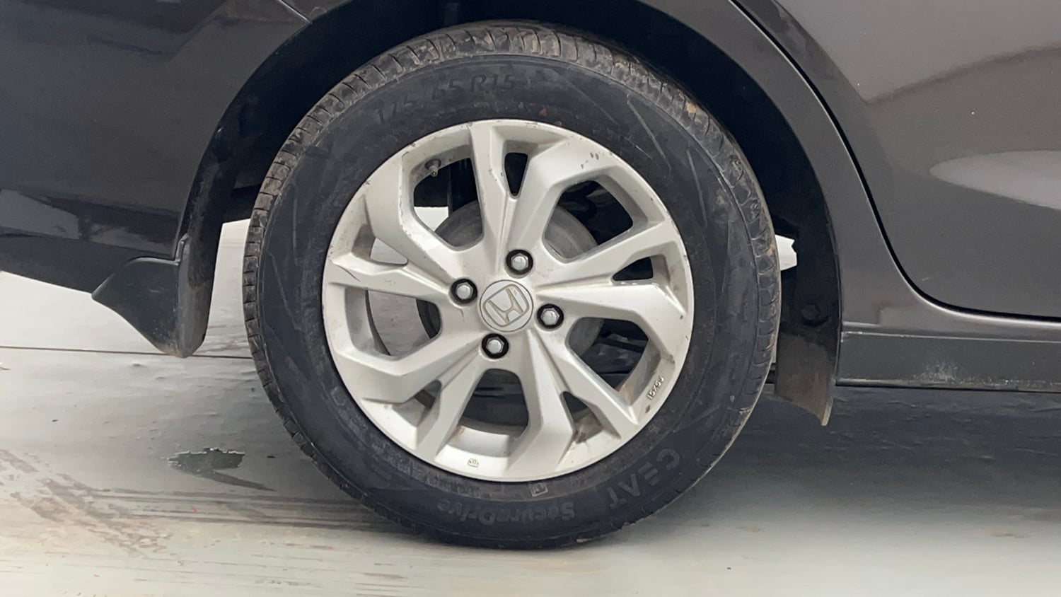 Used 2018 Honda Amaze 1.2 VX MT Petrol Petrol Manual tyres RIGHT REAR TYRE RIM VIEW