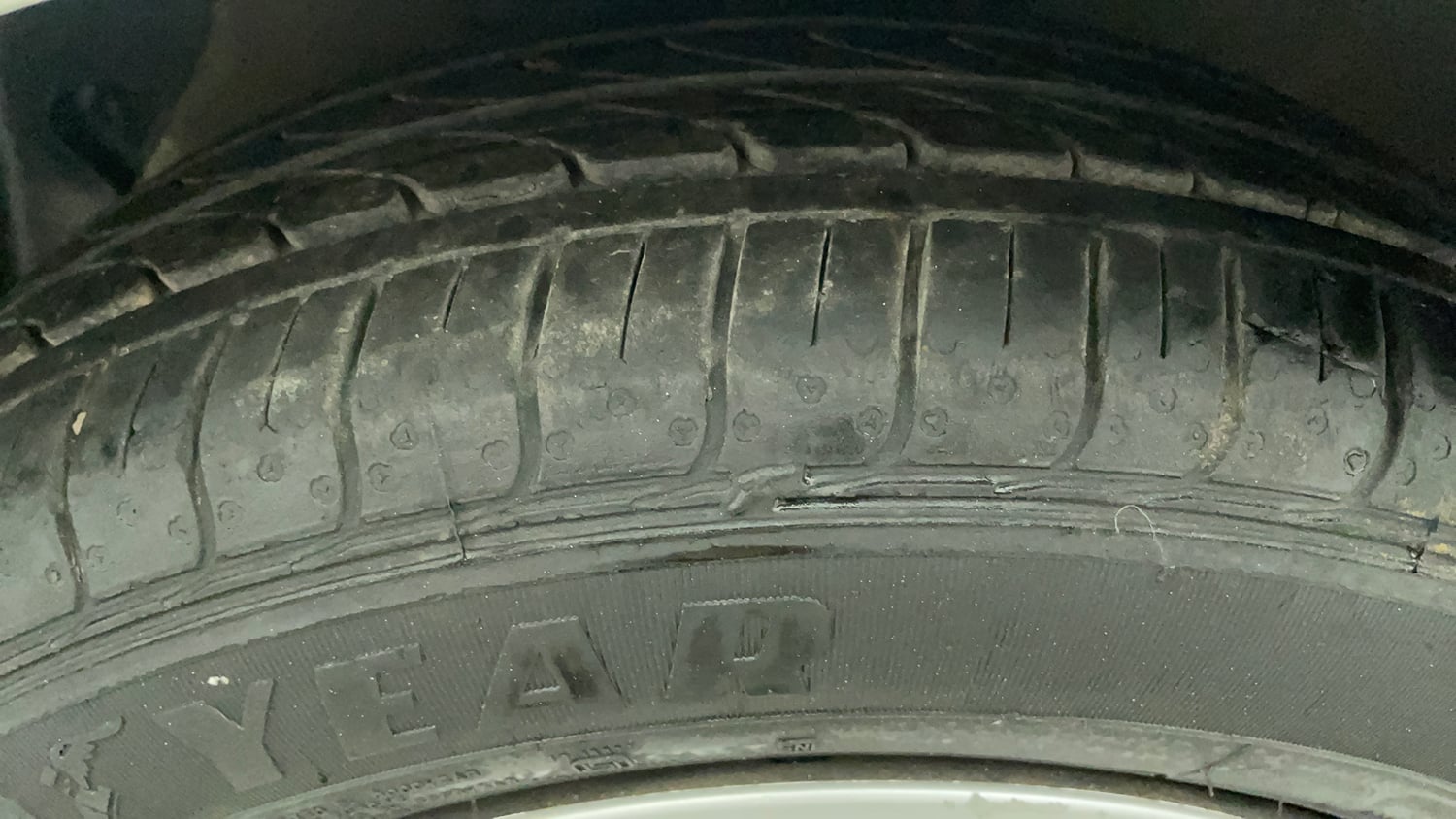 Used 2019 Hyundai Grand i10 Magna 1.2 Kappa VTVT Petrol Manual tyres LEFT FRONT TYRE TREAD VIEW
