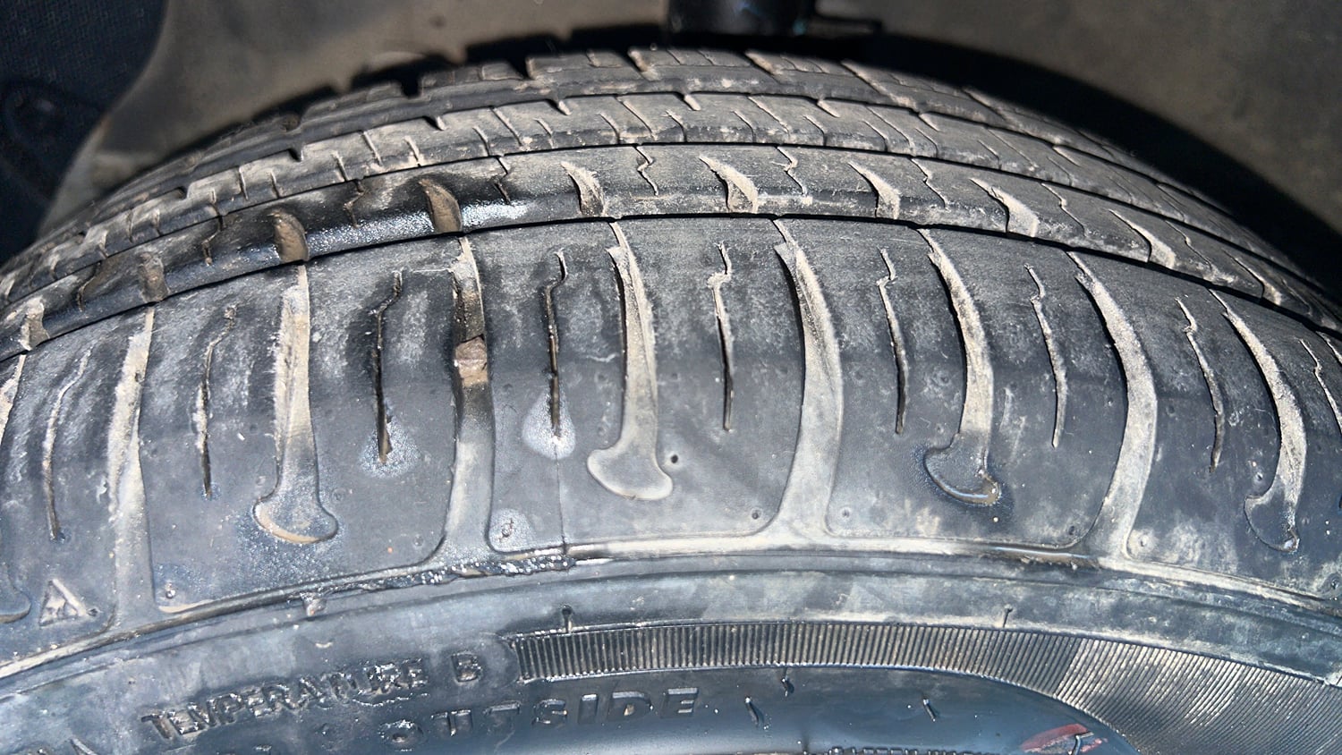 Used 2017 Hyundai Grand i10 Magna 1.2 Kappa VTVT Petrol Manual tyres LEFT FRONT TYRE TREAD VIEW