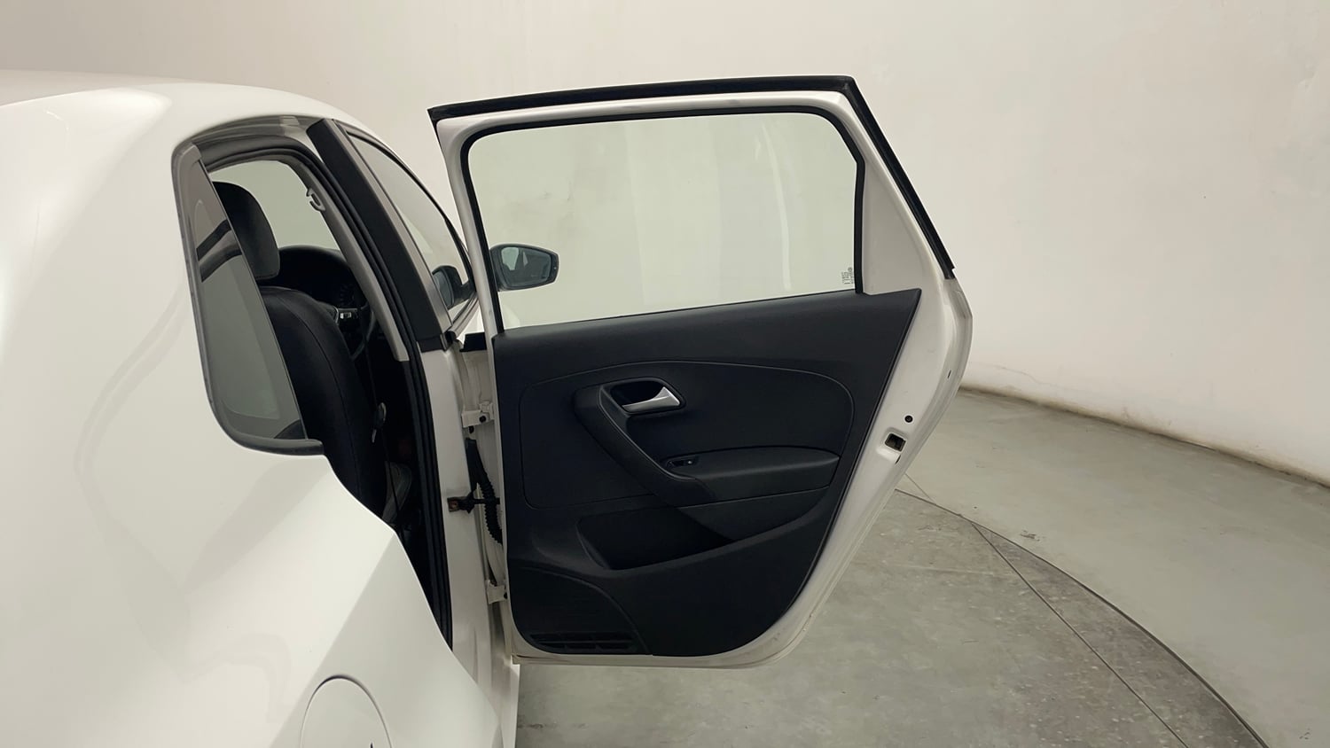 Used 2018 Volkswagen Polo Highline Plus 1.0 (P) 16 Alloy Petrol Manual interior RIGHT REAR DOOR OPEN VIEW