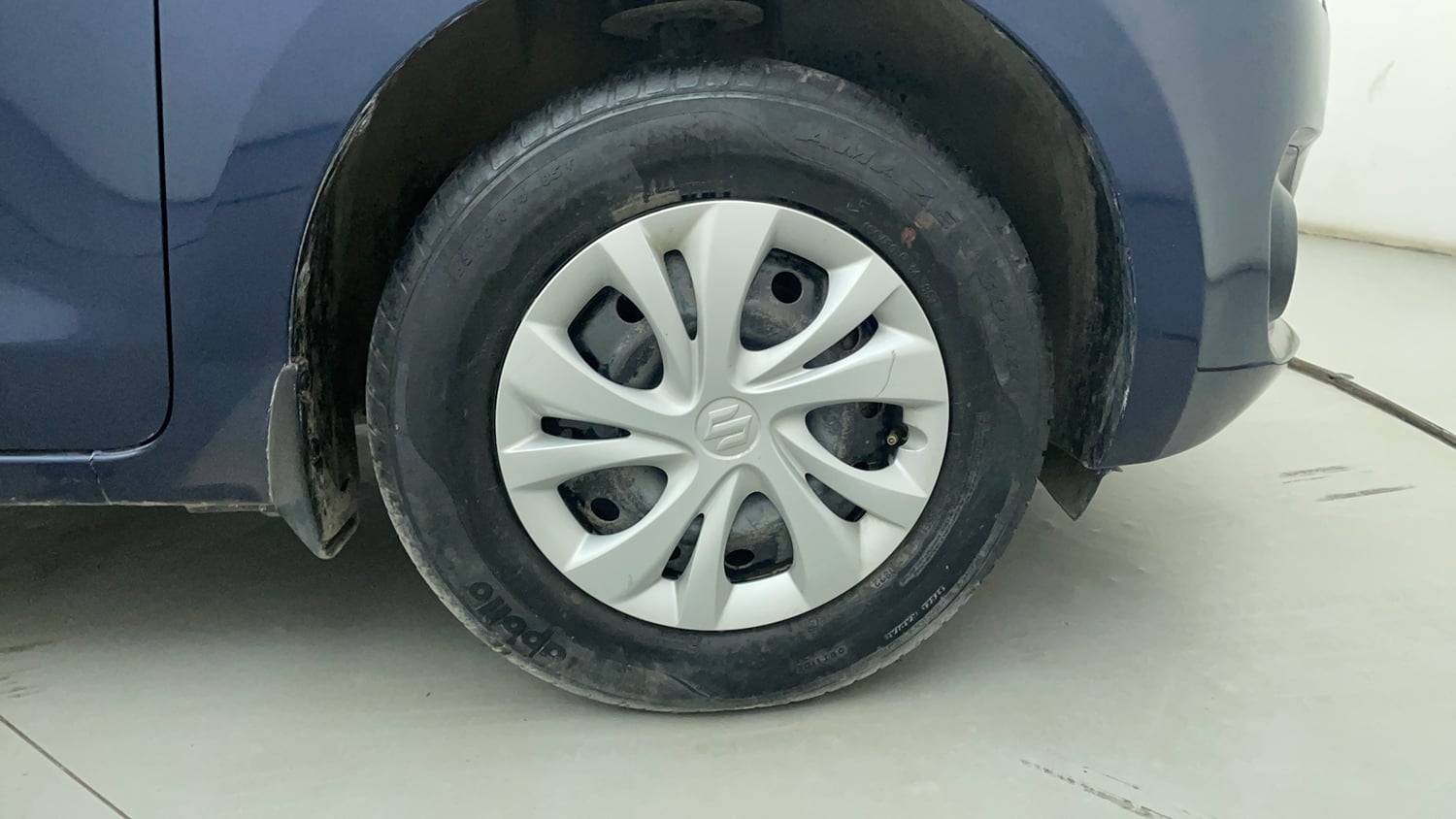 Used 2022 Maruti Suzuki Swift VXi Petrol Manual tyres RIGHT FRONT TYRE RIM VIEW