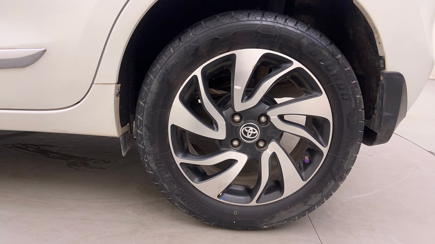 Used 2020 Toyota Glanza G CVT Petrol Automatic tyres LEFT REAR TYRE RIM VIEW