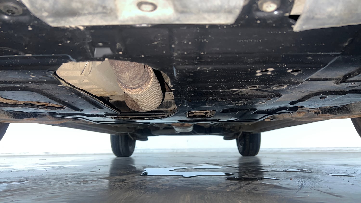 Used 2024 Mahindra XUV 3XO AX5 1.2 Petrol Petrol Manual extra FRONT LEFT UNDERBODY VIEW