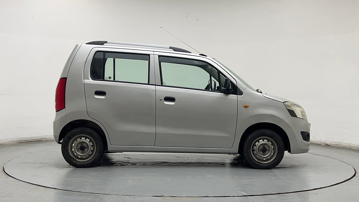 Used 2013 Maruti Suzuki Wagon R LXI Petrol Manual exterior RIGHT SIDE VIEW