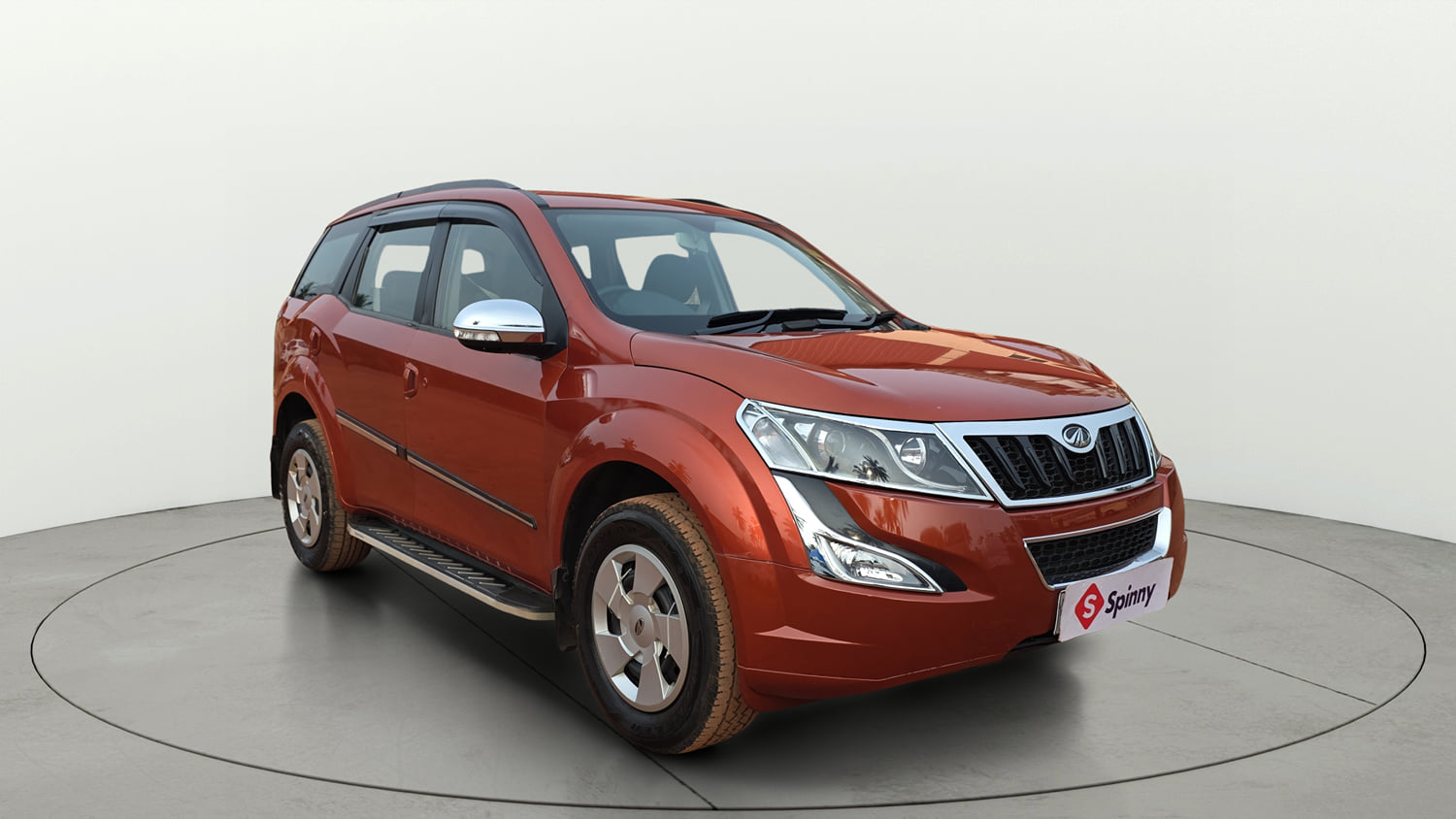 Used 2017 Mahindra XUV500 W4 Diesel Manual exterior RIGHT FRONT CORNER VIEW