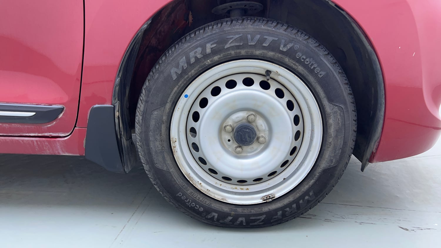 Used 2021 Maruti Suzuki Baleno Sigma Petrol Manual tyres RIGHT FRONT TYRE RIM VIEW