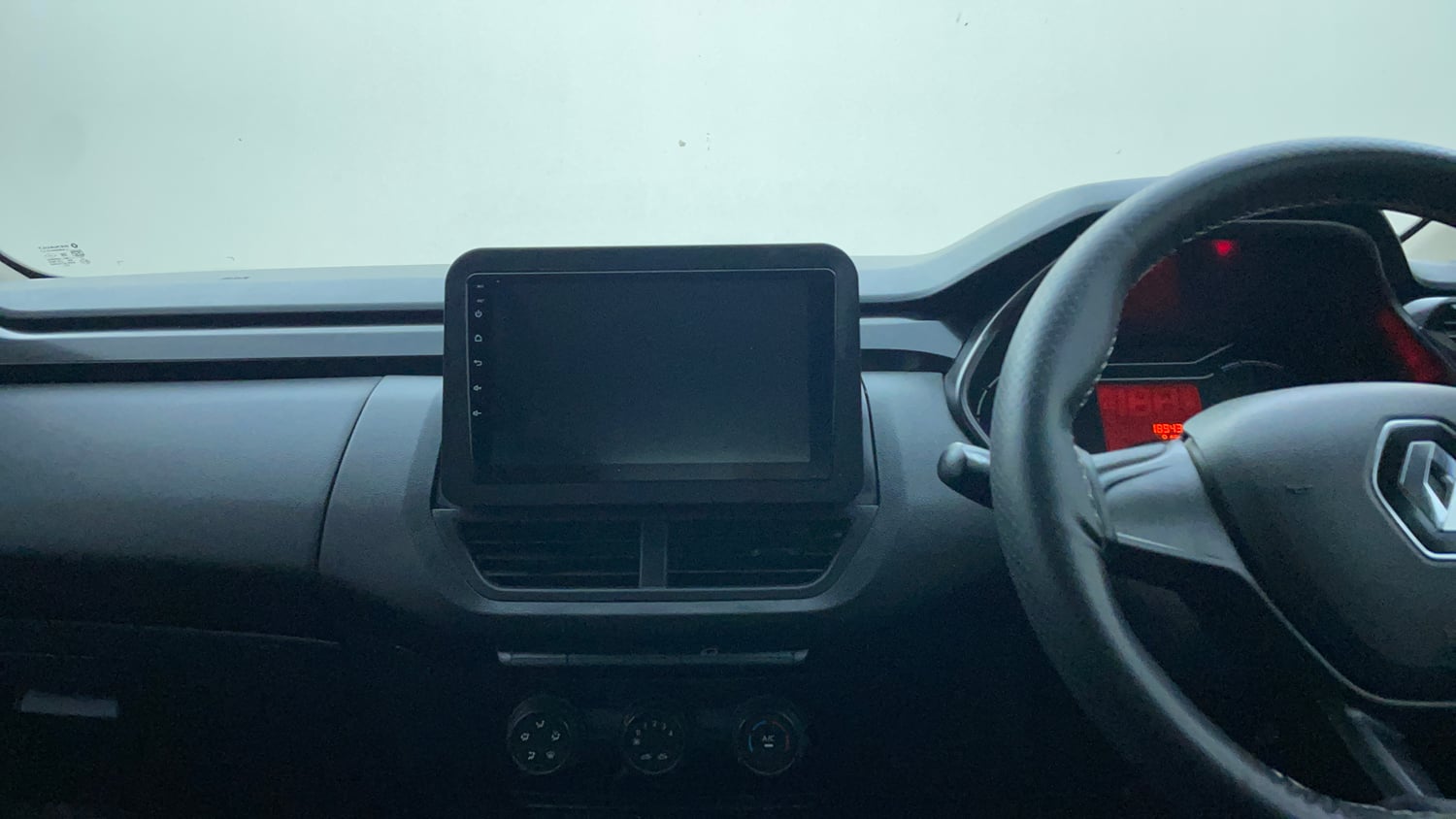 Used 2022 Renault Kiger RXE MT Petrol Manual interior MUSIC SYSTEM & AC CONTROL VIEW