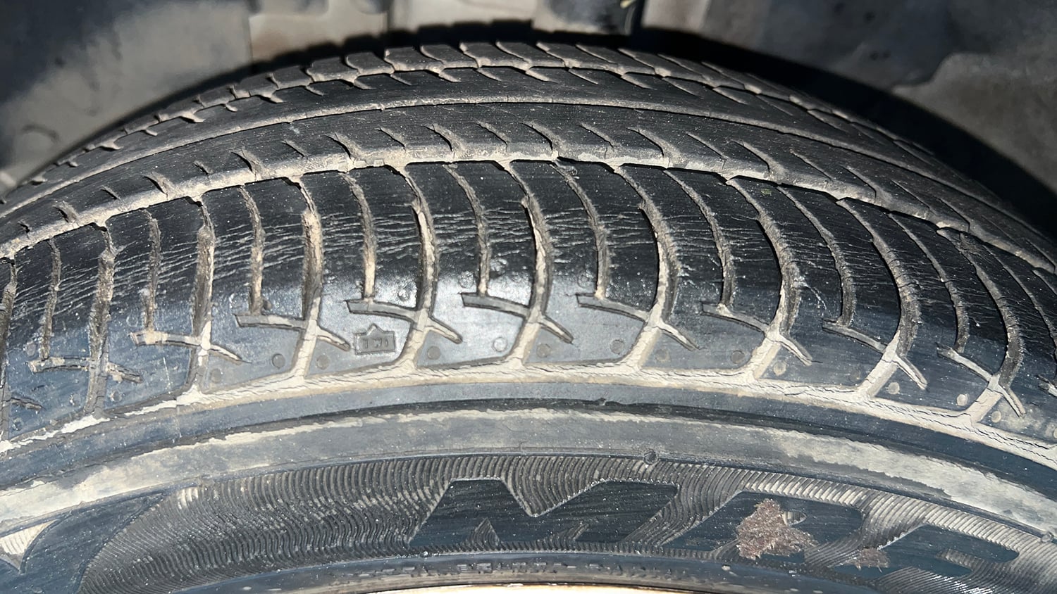 Used 2022 Renault Kwid RXT 1.0 (O) Petrol Manual tyres LEFT FRONT TYRE TREAD VIEW
