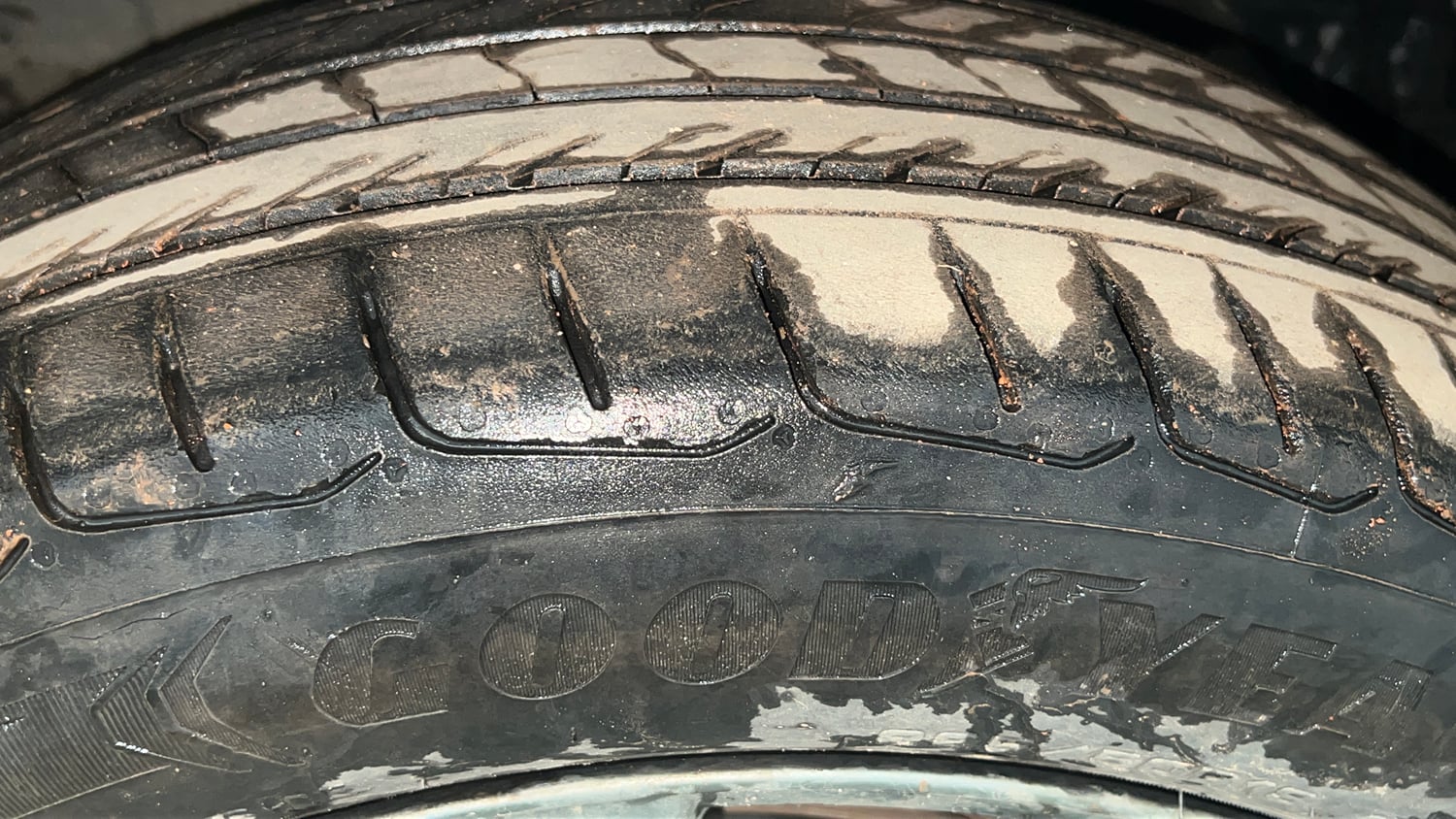 Used 2024 Toyota Innova Hycross ZX Hybrid 7 STR Hybrid Automatic tyres RIGHT FRONT TYRE TREAD VIEW