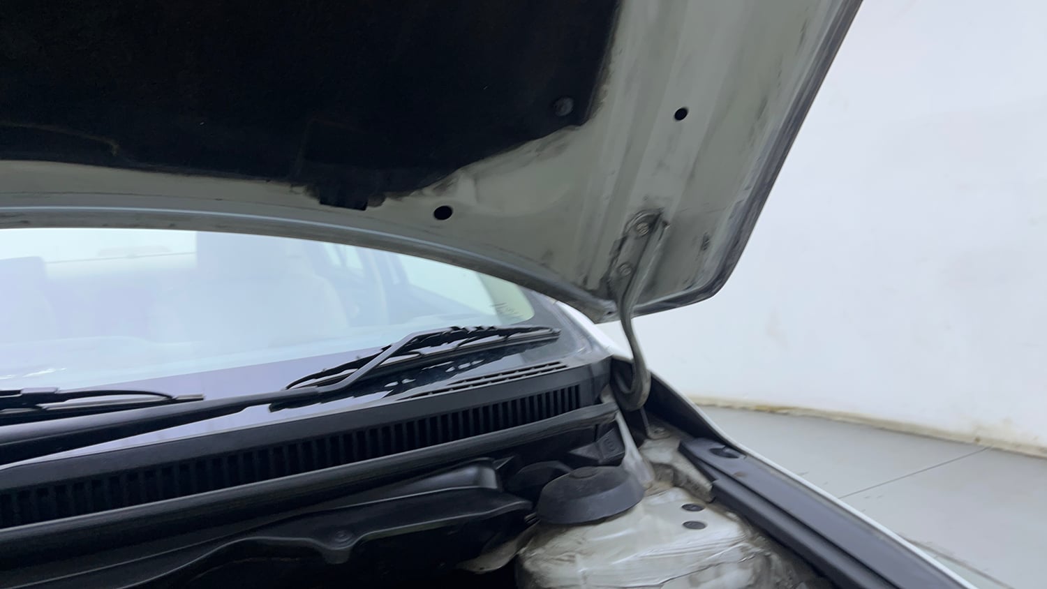 Used 2020 Maruti Suzuki Ciaz Alpha Hybrid 1.5 AT Petrol Automatic engine ENGINE LEFT SIDE HINGE & APRON VIEW