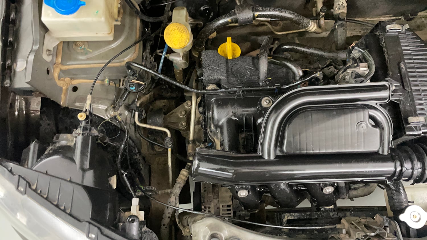 Used 2018 Renault Kwid 1.0 RXT Petrol Manual engine ENGINE RIGHT SIDE VIEW