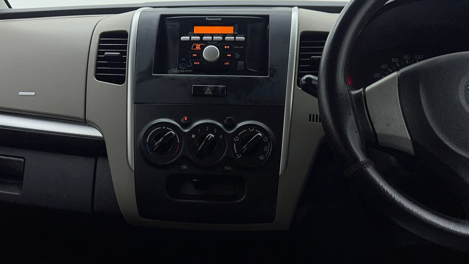 Used 2013 Maruti Suzuki Wagon R LXI Petrol Manual interior MUSIC SYSTEM & AC CONTROL VIEW