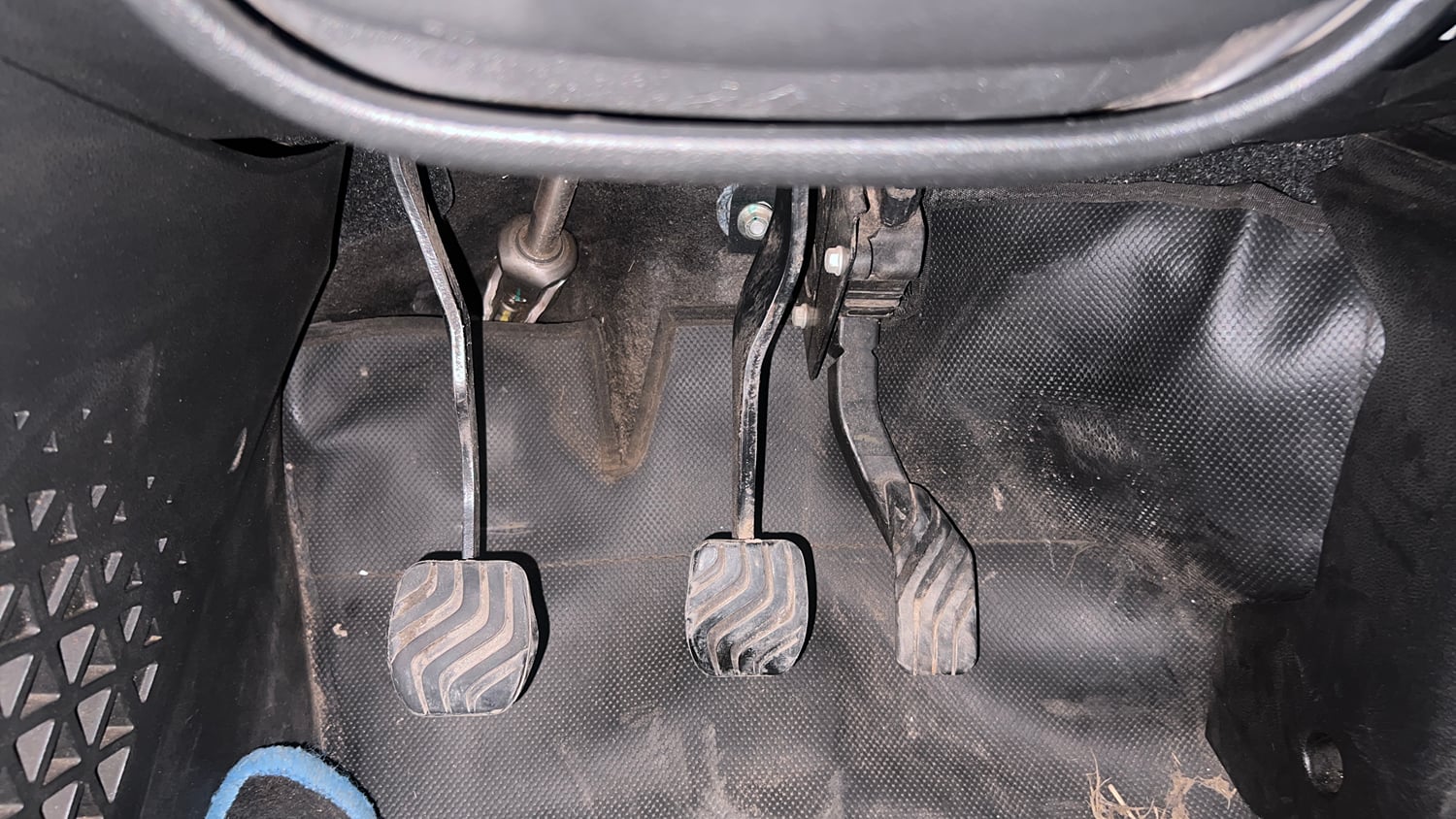 Used 2021 Renault Kiger RXT 1.0 Turbo MT Dual Tone Petrol Manual interior PEDALS VIEW
