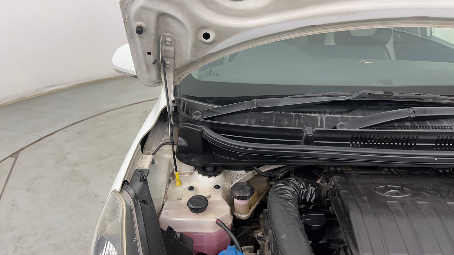 Used 2021 Hyundai Aura SX 1.2 Petrol Petrol Manual engine ENGINE RIGHT SIDE HINGE & APRON VIEW