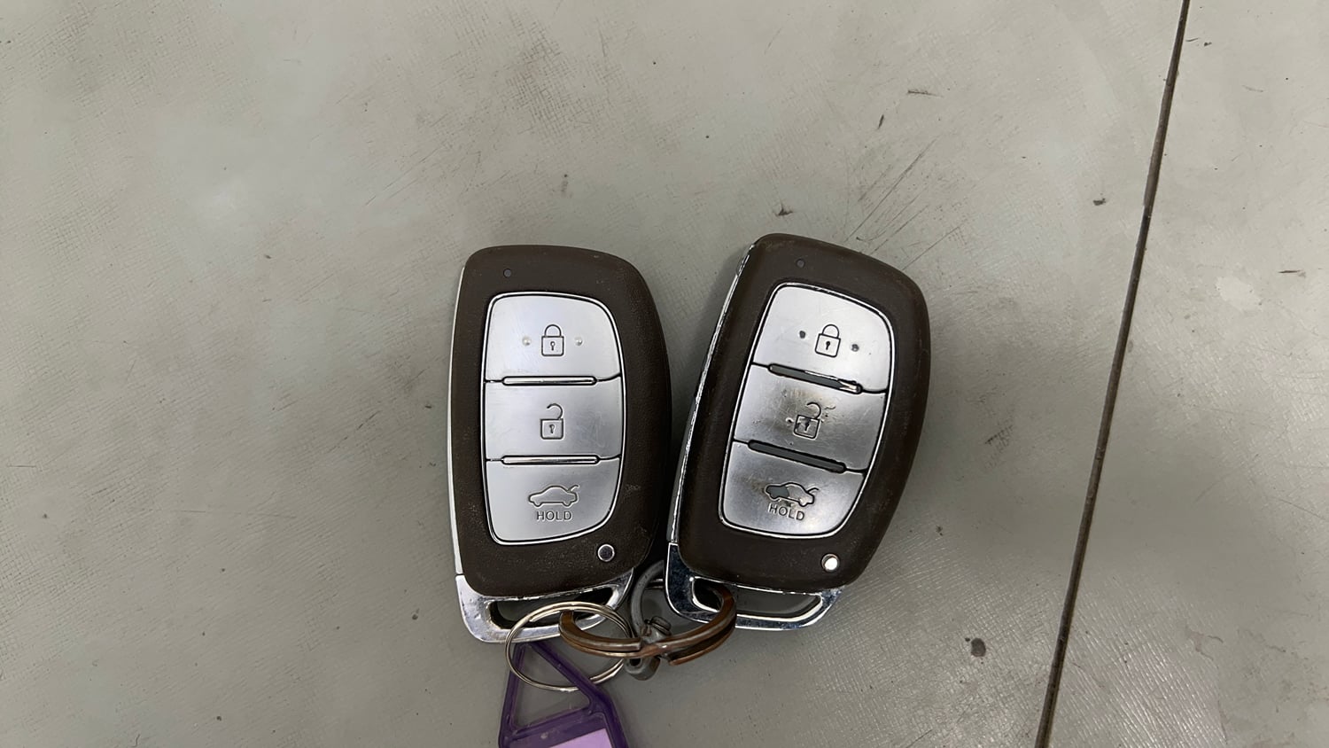 Used 2023 Hyundai Aura SX 1.2 CNG Cng Manual extra CAR KEY VIEW