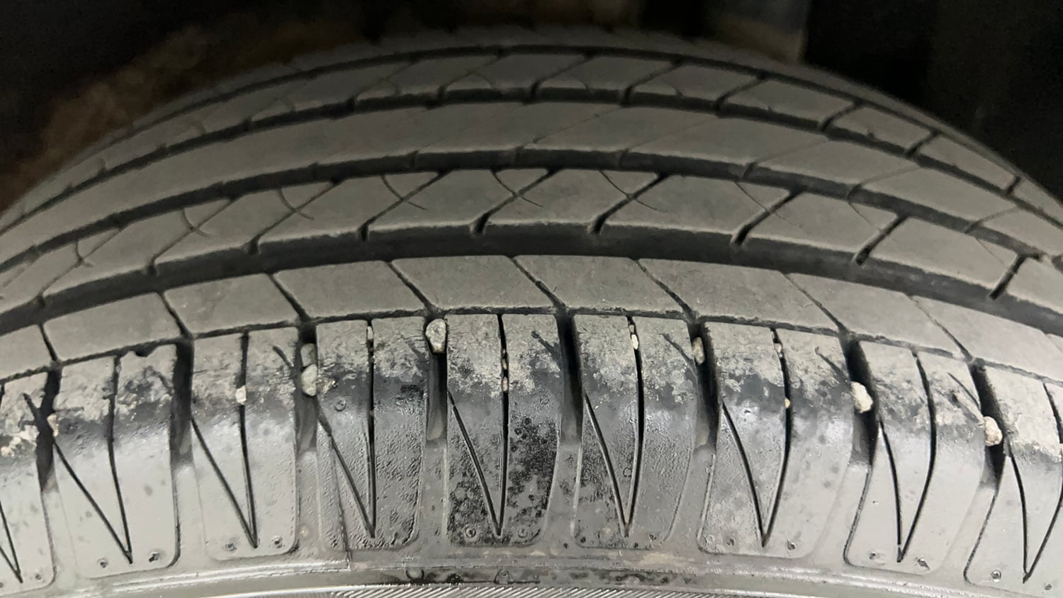 Used 2016 Maruti Suzuki Vitara Brezza ZDi+ Dual Tone Diesel Manual tyres LEFT REAR TYRE TREAD VIEW