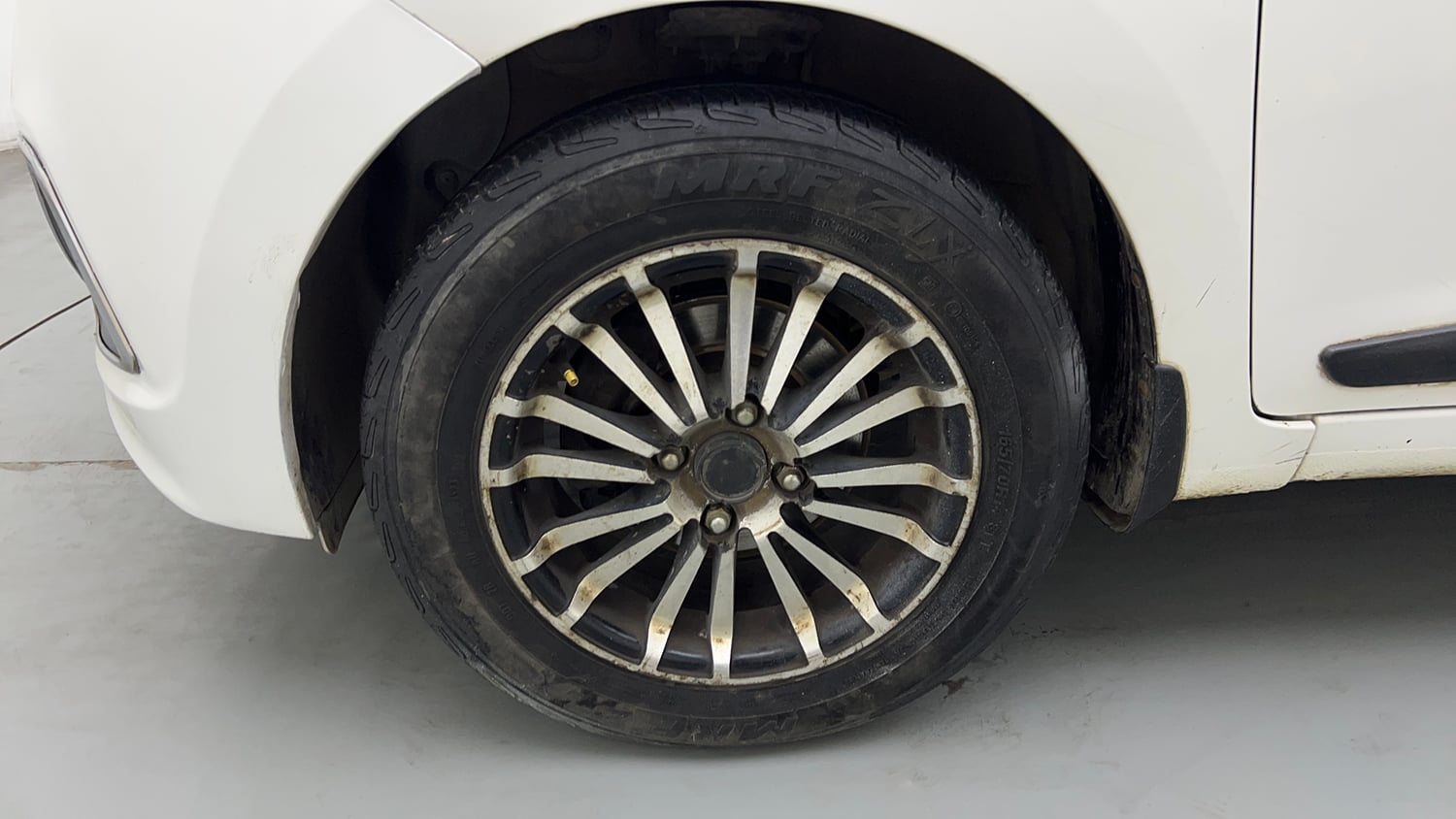 Used 2017 Hyundai Xcent Base ABS 1.2 Petrol Manual tyres LEFT FRONT TYRE RIM VIEW