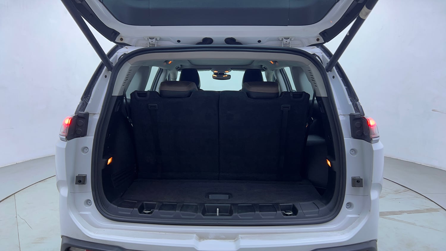 Used 2022 Jeep Meridian Limited (O) 4X2 AT Diesel Automatic interior DICKY INSIDE VIEW