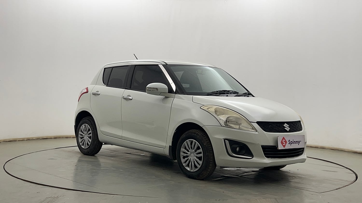 Used 2015 Maruti Suzuki Swift VXi Petrol Manual exterior RIGHT FRONT CORNER VIEW