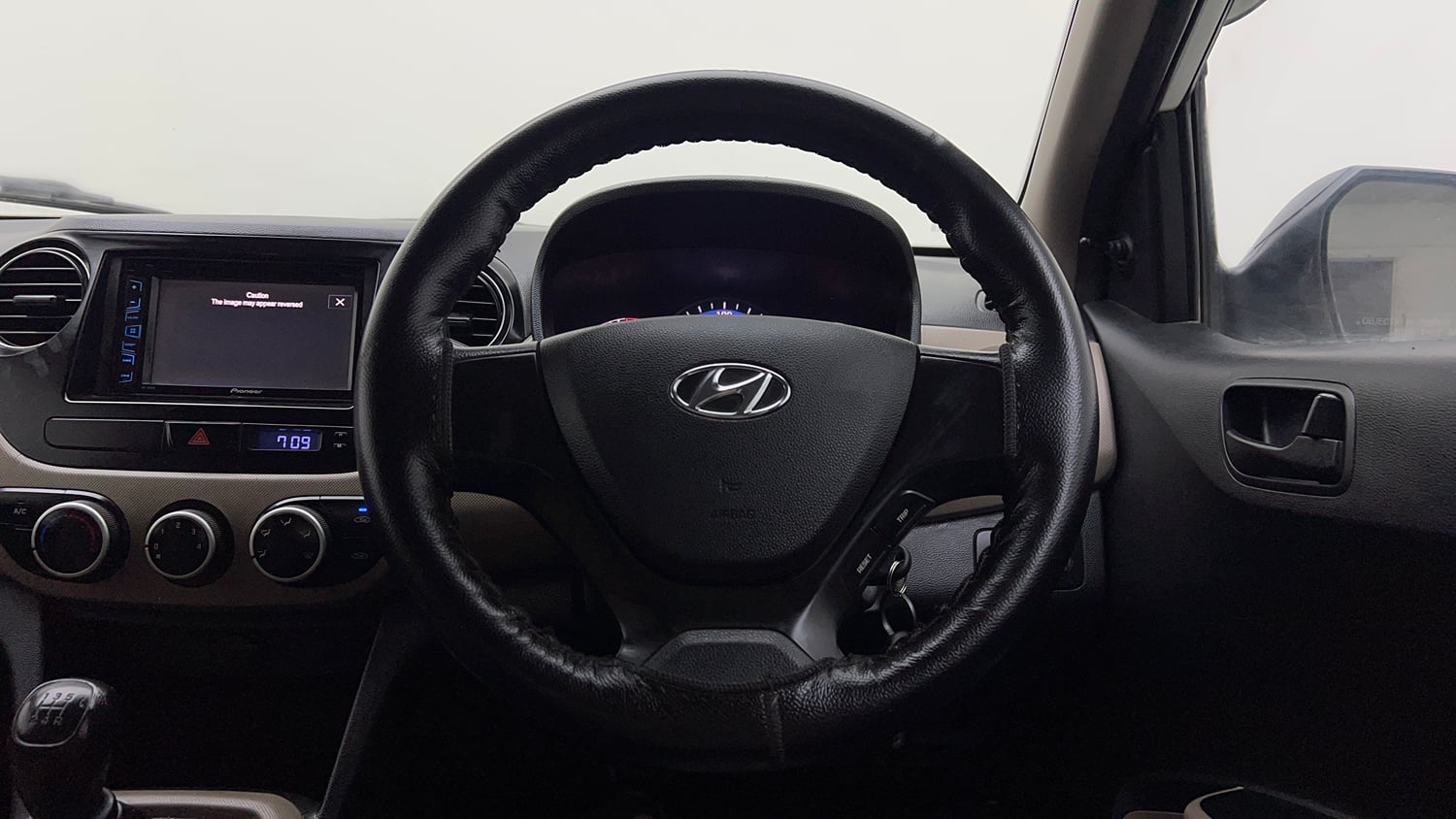 Used 2017 Hyundai Xcent Base ABS 1.2 Petrol Manual interior STEERING VIEW