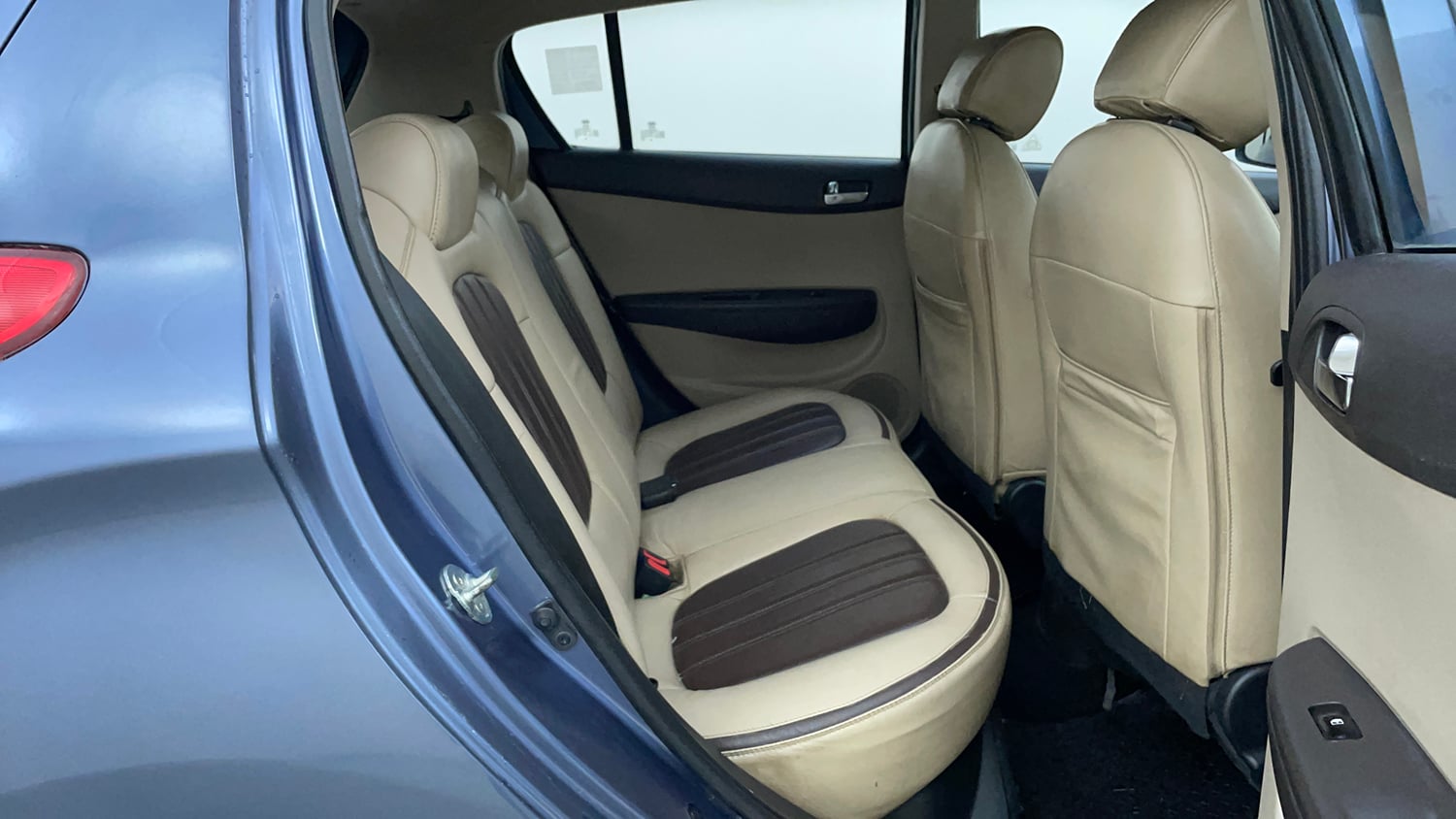 Used 2013 Hyundai i20 Magna (O) 1.2 Petrol Manual interior RIGHT SIDE REAR DOOR CABIN VIEW