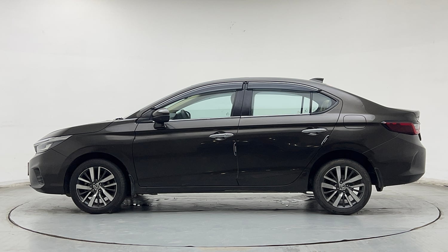 Used 2022 Honda City ZX CVT Petrol Petrol Automatic exterior LEFT SIDE VIEW