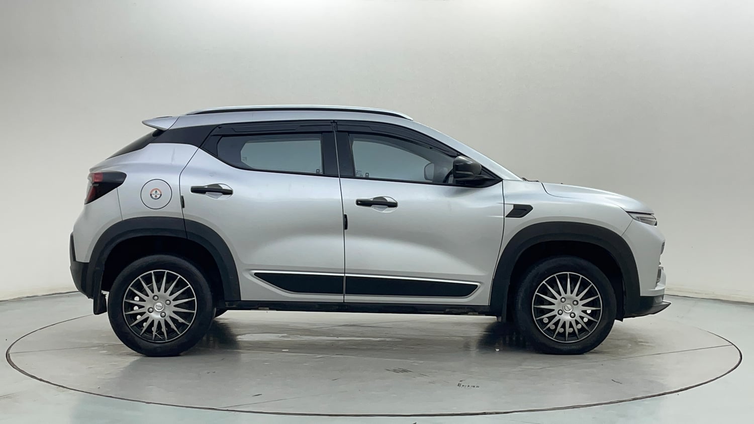 Used 2022 Renault Kiger RXE MT Petrol Manual exterior RIGHT SIDE VIEW