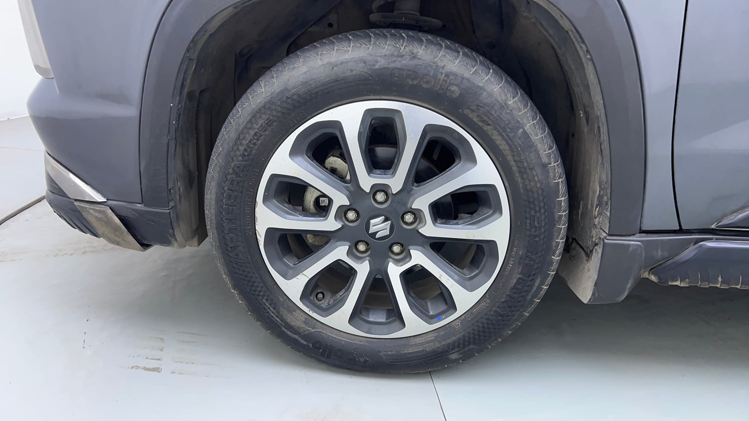 Used 2023 Maruti Suzuki Grand Vitara Delta Smart Hybrid AT Petrol Automatic tyres LEFT FRONT TYRE RIM VIEW