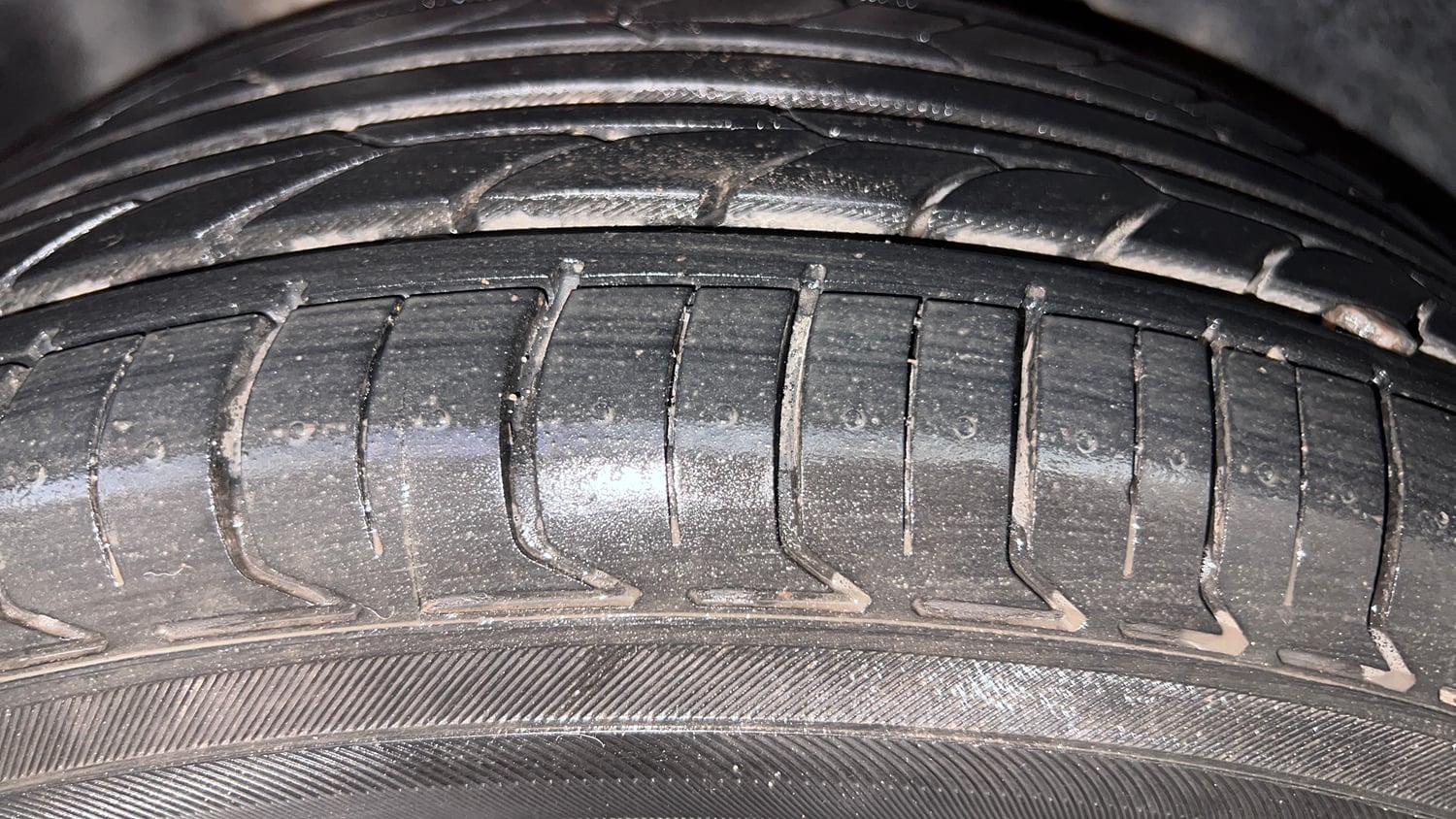 Used 2016 Ford Figo Aspire Titanium 1.2 Ti-VCT Petrol Manual tyres RIGHT REAR TYRE TREAD VIEW