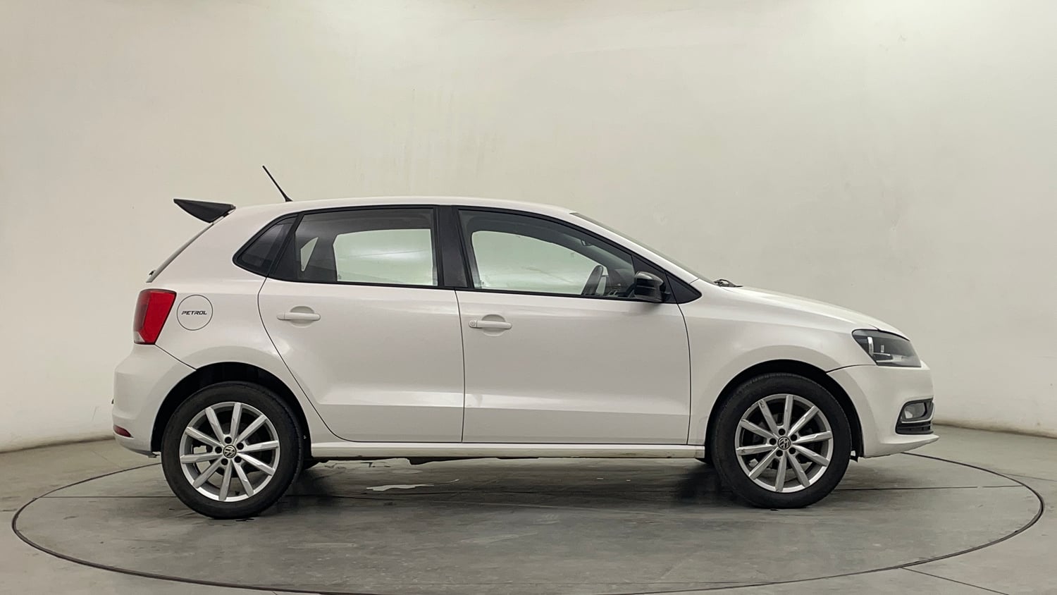 Used 2018 Volkswagen Polo Highline Plus 1.0 (P) 16 Alloy Petrol Manual exterior RIGHT SIDE VIEW