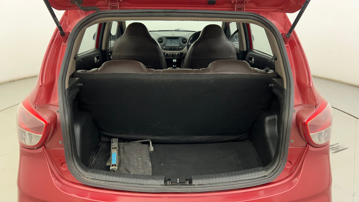 Used 2018 Hyundai Grand i10 Sportz 1.2 Kappa VTVT Petrol Manual interior DICKY INSIDE VIEW