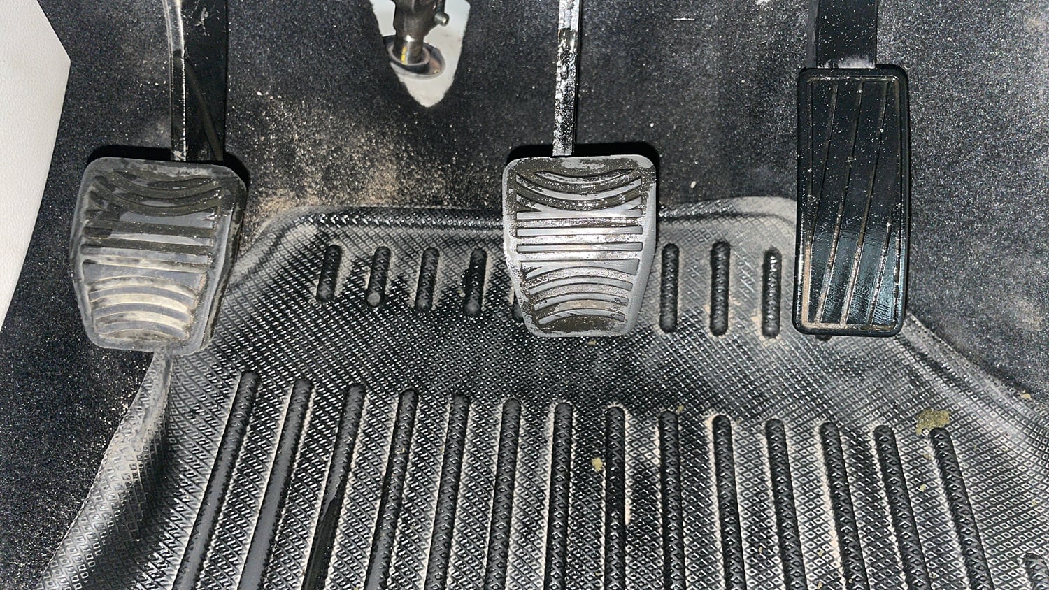 Used 2021 Mahindra XUV 300 W8 1.2 Petrol Petrol Manual interior PEDALS VIEW