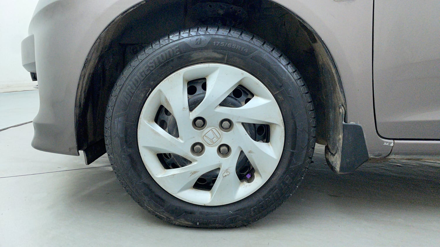 Used 2013 Honda Amaze 1.5 S i-DTEC Diesel Manual tyres LEFT FRONT TYRE RIM VIEW