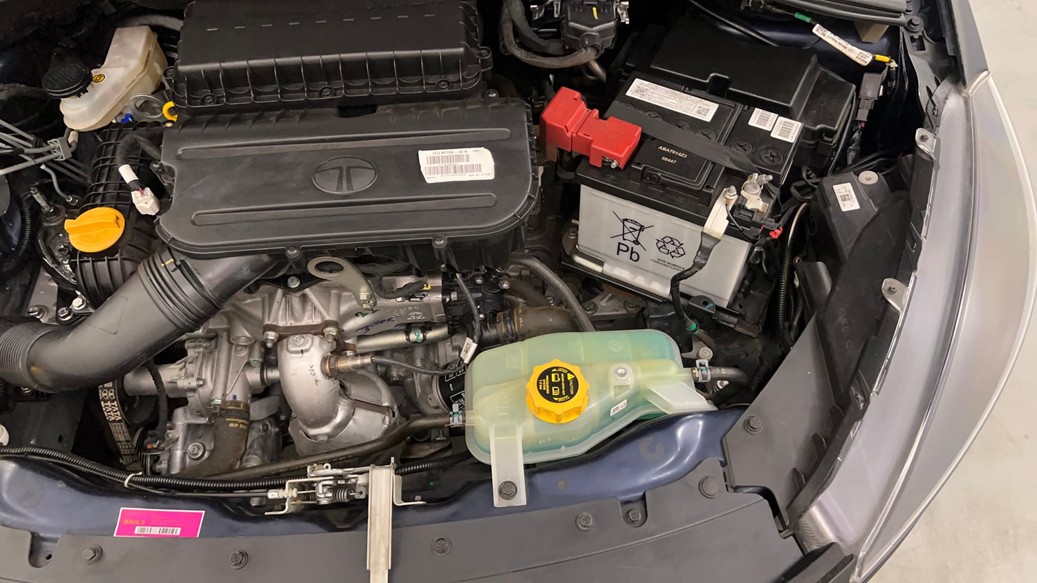 Used 2025 Tata Tiago XTA Petrol Automatic engine ENGINE LEFT SIDE VIEW