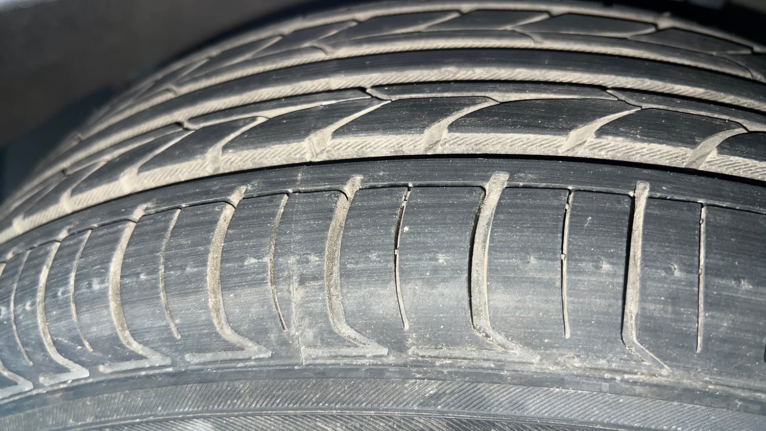 Used 2015 Hyundai Grand i10 Magna 1.2 Kappa VTVT Petrol Manual tyres RIGHT FRONT TYRE TREAD VIEW