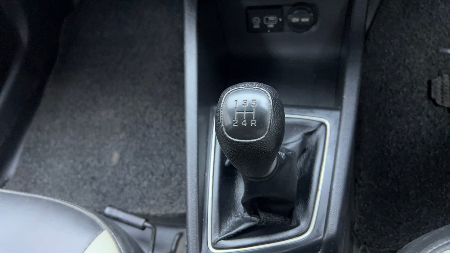 Used 2016 Hyundai Elite i20 Sportz 1.2 Petrol Manual interior GEAR  KNOB VIEW
