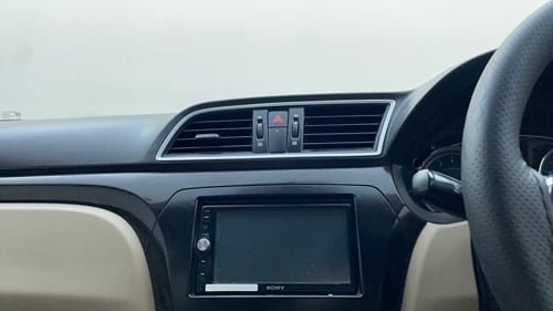 Used 2017 Maruti Suzuki Ciaz Sigma 1.4 MT Petrol Manual top_features Integrated (in-dash) music system