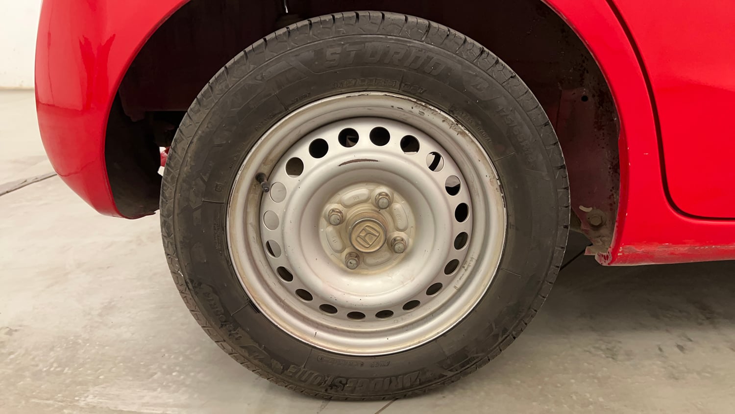 Used 2014 Honda Brio EX MT Petrol Manual tyres RIGHT REAR TYRE RIM VIEW