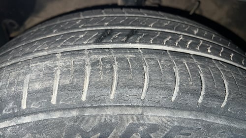 Used 2022 Hyundai Aura SX 1.2 CNG Cng Manual tyres LEFT FRONT TYRE TREAD VIEW