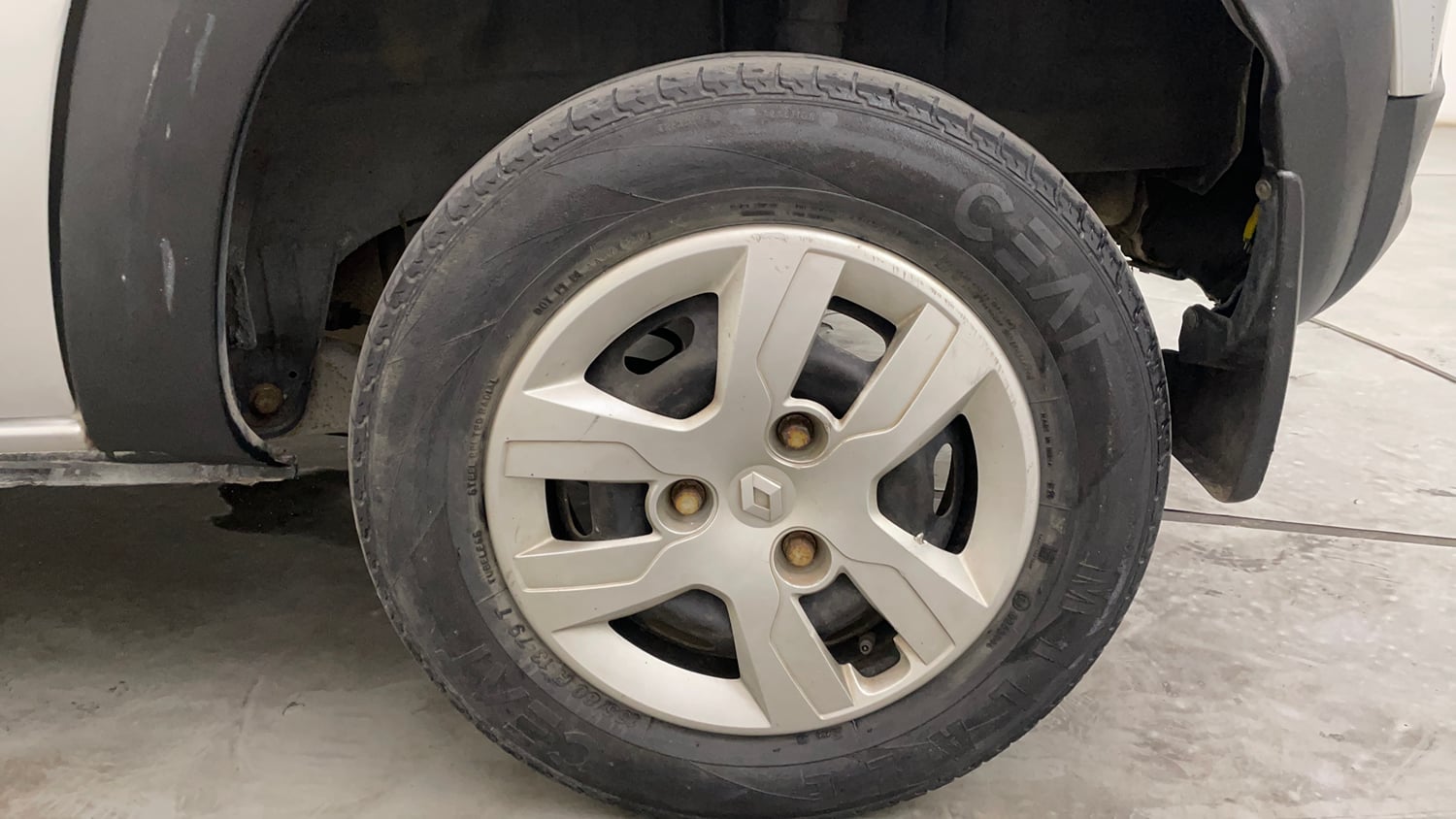 Used 2017 Renault Kwid RXT Petrol Manual tyres LEFT REAR TYRE RIM VIEW