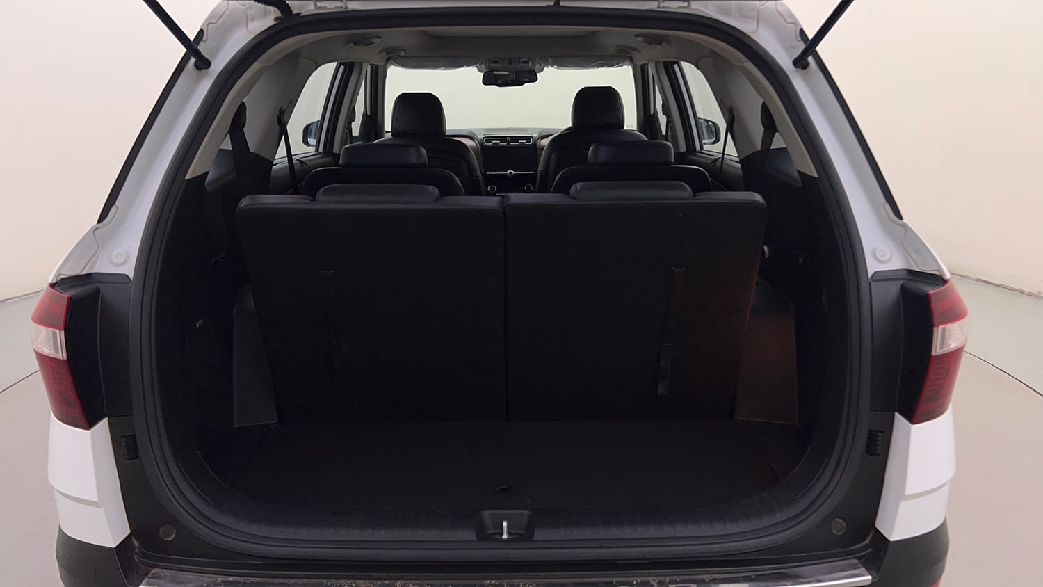 Used 2022 Hyundai Alcazar Signature (O) 6 STR 1.5 Diesel AT Diesel Automatic interior DICKY INSIDE VIEW