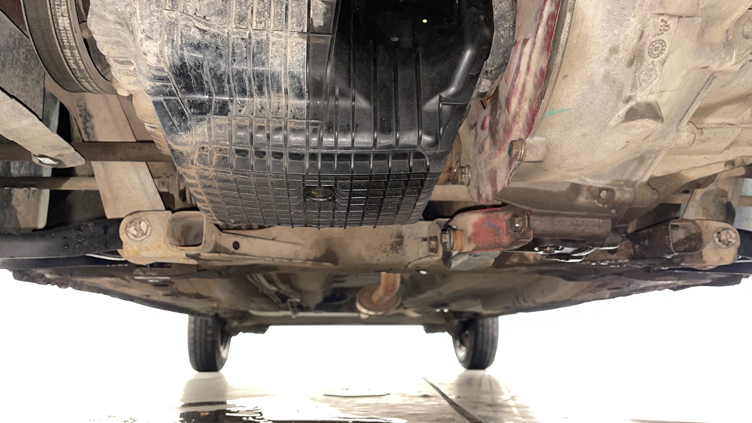 Used 2015 Renault Kwid RXT Petrol Manual extra FRONT LEFT UNDERBODY VIEW