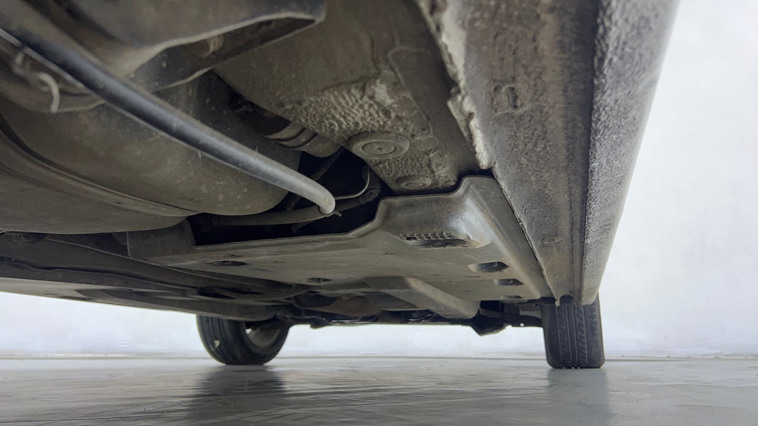 Used 2014 Volkswagen Vento Highline Petrol Petrol Manual extra REAR RIGHT UNDERBODY VIEW