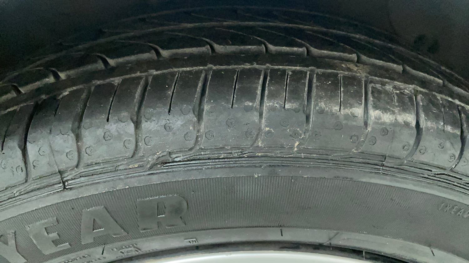 Used 2019 Hyundai Grand i10 Magna 1.2 Kappa VTVT Petrol Manual tyres RIGHT FRONT TYRE TREAD VIEW