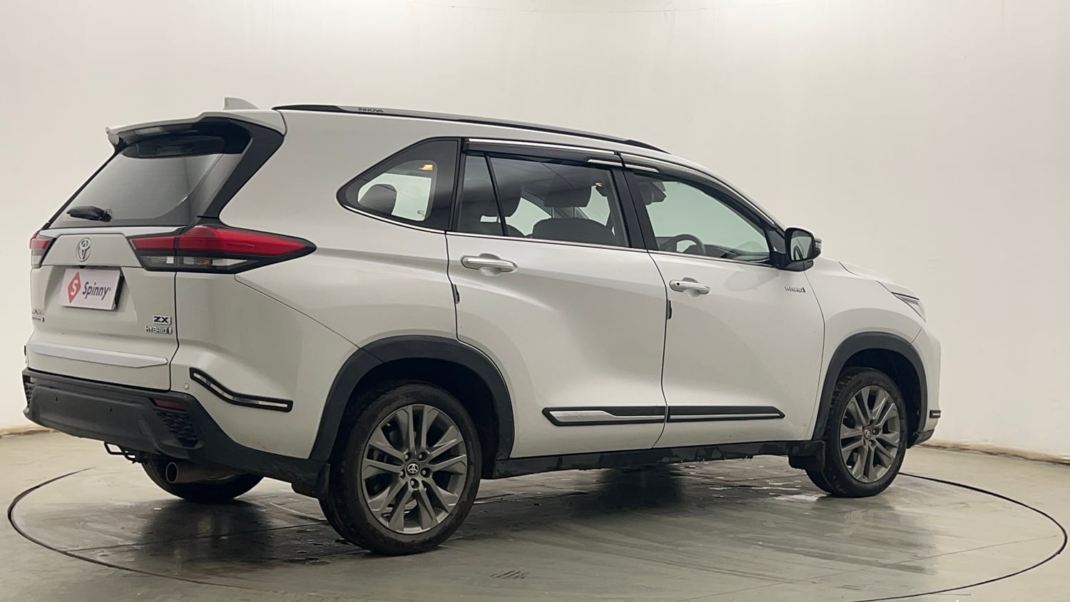 Used 2024 Toyota Innova Hycross ZX Hybrid 7 STR Hybrid Automatic exterior RIGHT REAR CORNER VIEW