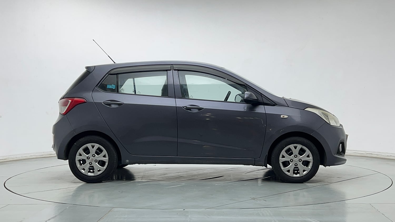 Used 2015 Hyundai Grand i10 Magna 1.2 Kappa VTVT Petrol Manual exterior RIGHT SIDE VIEW