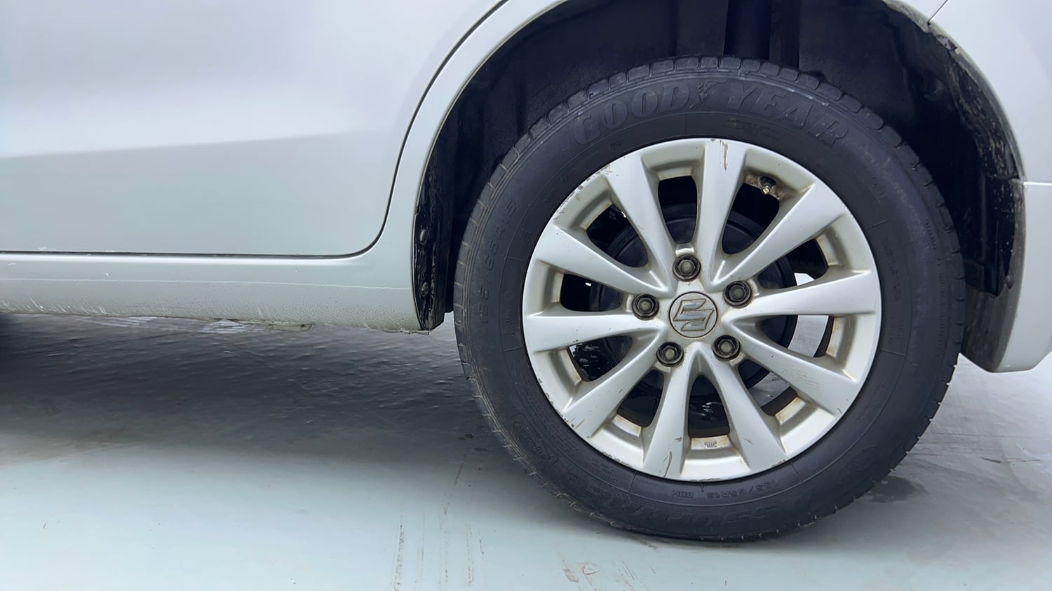 Used 2015 Maruti Suzuki Ertiga ZXi Petrol Manual tyres LEFT REAR TYRE RIM VIEW
