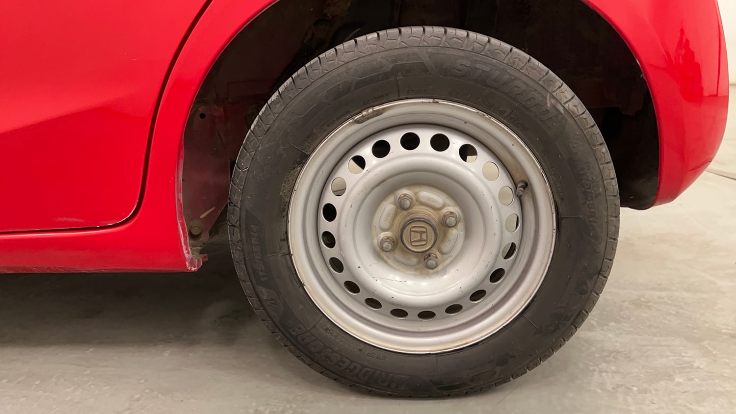 Used 2014 Honda Brio EX MT Petrol Manual tyres LEFT REAR TYRE RIM VIEW