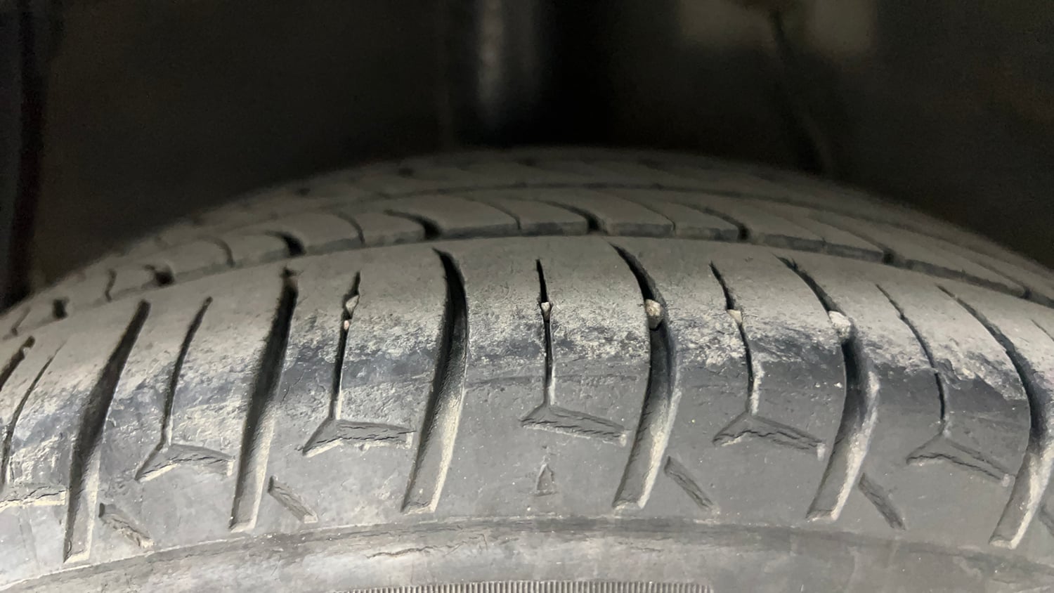 Used 2023 Hyundai Aura SX 1.2 CNG Cng Manual tyres RIGHT REAR TYRE TREAD VIEW