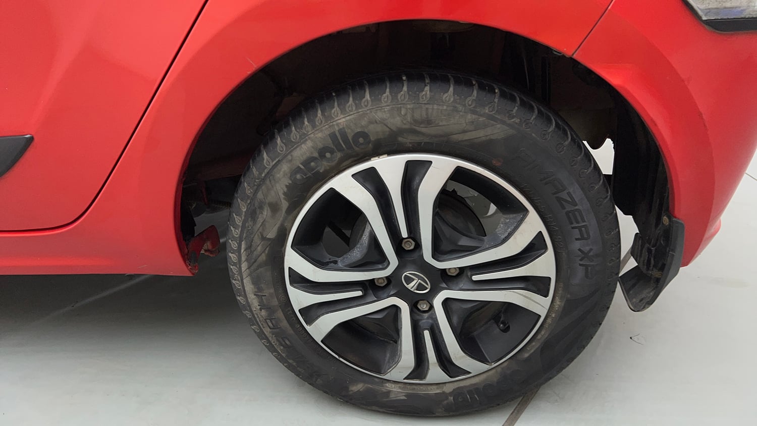 Used 2022 Tata Tiago XT Petrol Manual tyres LEFT REAR TYRE RIM VIEW